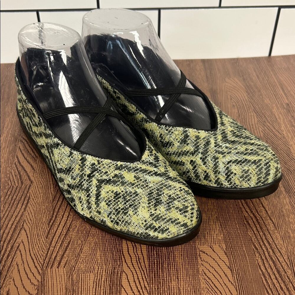Apropos Mojito Moss Handmade USA Women Owned Business Size 8 SlipOn Flat Sandals